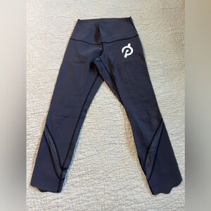 Lululemon X Peloton Wunder Under Scallop leggings.